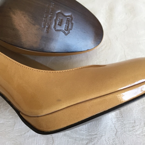 Stuart Weitzman nude patent leather pumps - Picture 6 of 9